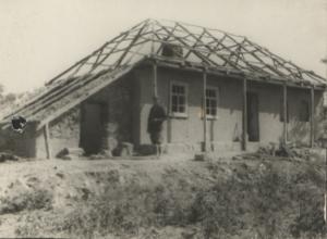 Casă în construție. Satul Jura. 1949